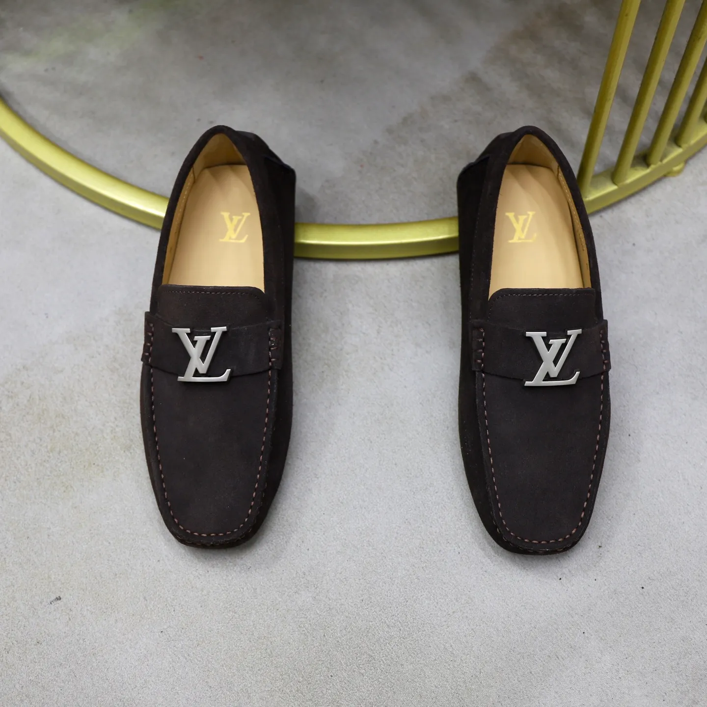 Ex-factory price: 480💰【LV】Louis Vuitton ⚠️High-end men’s driving and pedal series ⚠️38-44 (customized for 45) ⚠️All original cowhide leather! Thick and soft! Made entirely of calfskin lining! Rubber sheet anti-slip beanie sole! Three-dimensional package technology! Fashionable and classic! Handicrafts! Original high quality! Feel free to compare!